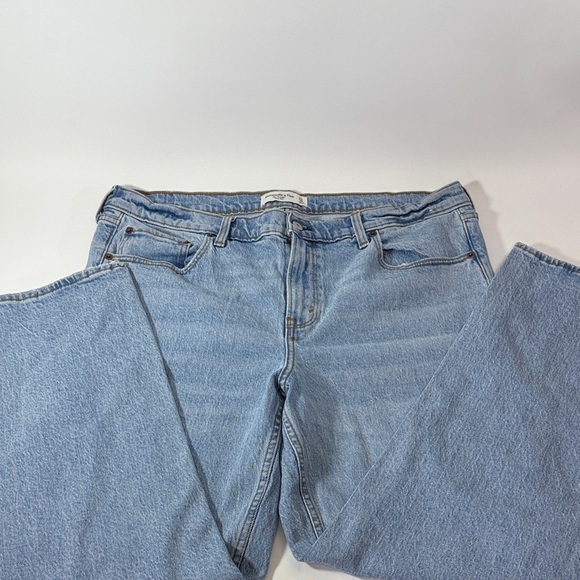 Abercrombie & Fitch Light Blue Women's The Straight Mid Rise - Picture 2 of 6